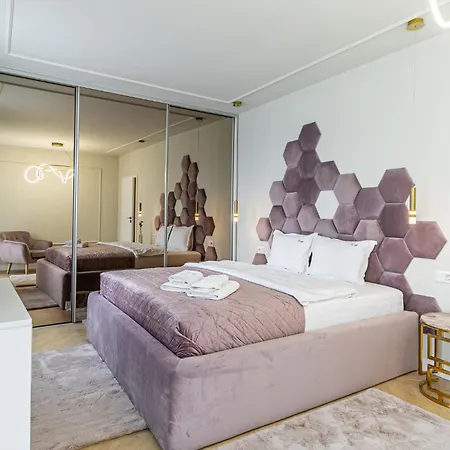 Cozy Luxury Collection - Premium ブラショフ