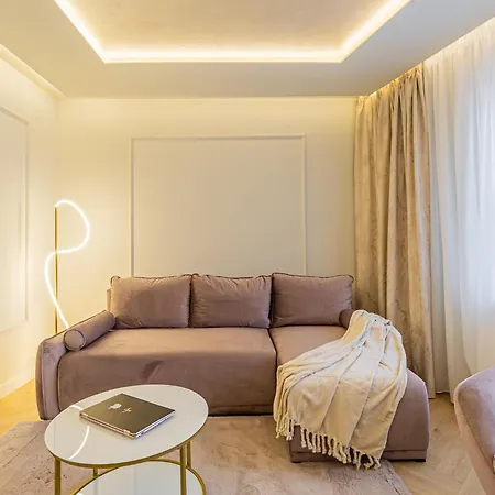 Cozy Luxury Collection - Premium ブラショフ